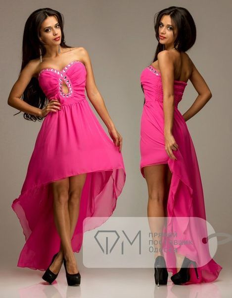 Розовое платье – женственный предмет одежды